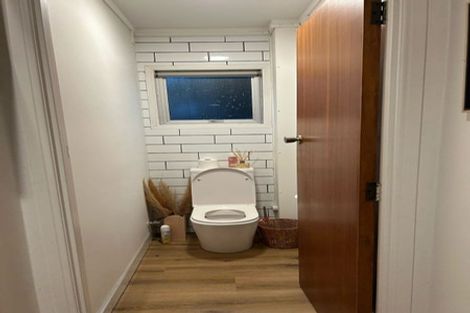 Photo of property in 37 West Lynn Road, Titirangi, Auckland, 0604