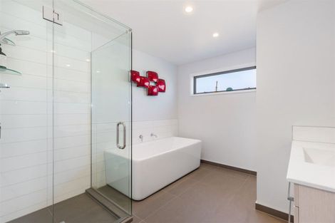 Photo of property in 78 Queen Charlotte Drive, Aotea, Porirua, 5024