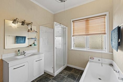 Photo of property in 10 Ross Street, Marton, 4710