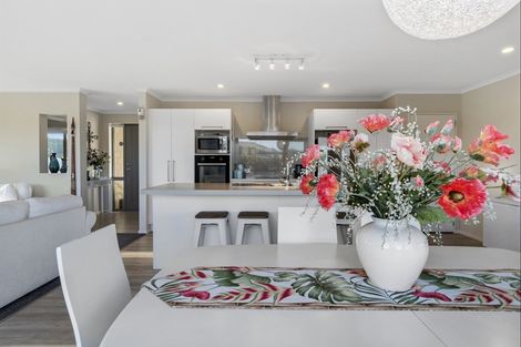 Photo of property in 12 Vantage Place, Omokoroa, 3114