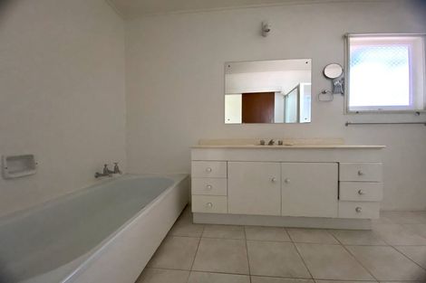 Photo of property in 4 Roadley Avenue, Sunnyhills, Auckland, 2010