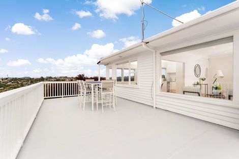 Photo of property in 1/113 Coronation Road, Hillcrest, Auckland, 0627