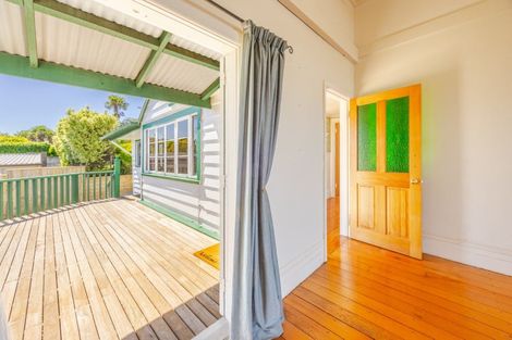 Photo of property in 42 Cameron Road, Bluff Hill, Napier, 4110