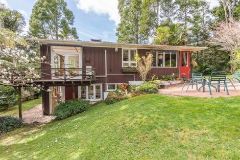 Photo of property in 180 Atkinson Road, Titirangi, Auckland, 0604