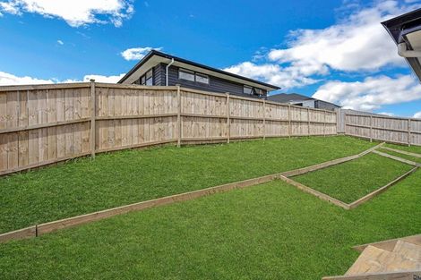 Photo of property in 32 Leathem Crescent, Pokeno, 2402