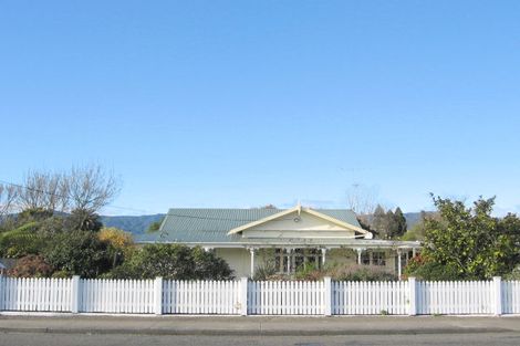 Photo of property in 10 Domain Road, Otaki, 5512