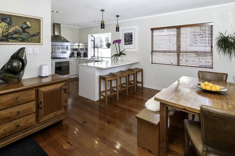 Photo of property in 4 Sarah Place, Farm Cove, Auckland, 2012