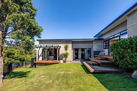 Photo of property in 11 Sumner Terrace, Aotea, Porirua, 5024