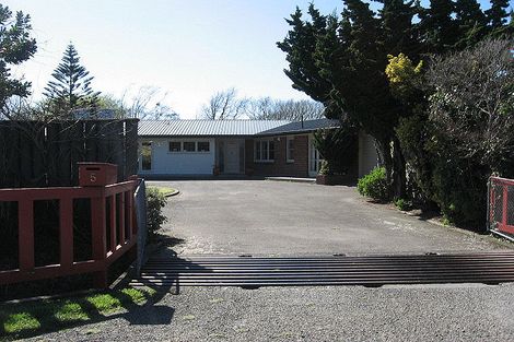Photo of property in 5 Shirriffs Road, Awapuni, Palmerston North, 4412