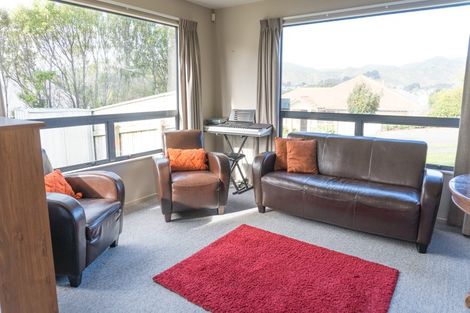 Photo of property in 5 Kaweka Close, Aotea, Porirua, 5024