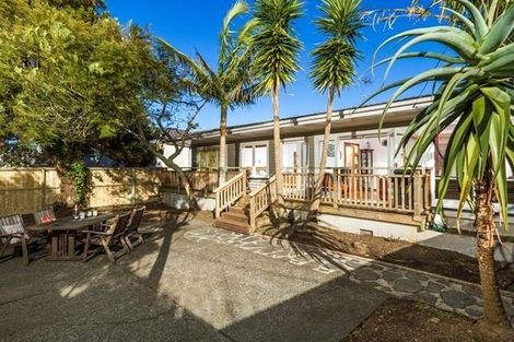 Photo of property in 1/288 East Coast Road, Forrest Hill, Auckland, 0620