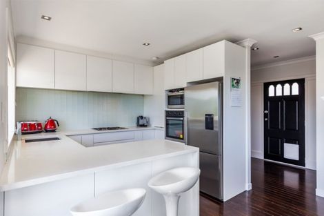 Photo of property in 1/2 Elizabeth Place, Mairangi Bay, Auckland, 0630