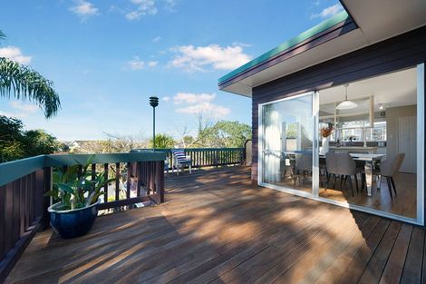 Photo of property in 28 Manhattan Heights, Glendene, Auckland, 0602