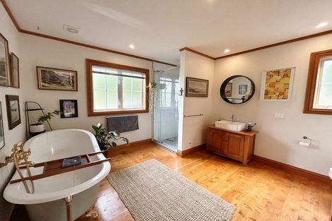 Photo of property in 33 Cornwall Road, Lyttelton, 8082