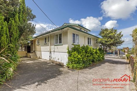Photo of property in 2/537 Glenfield Road, Glenfield, Auckland, 0629