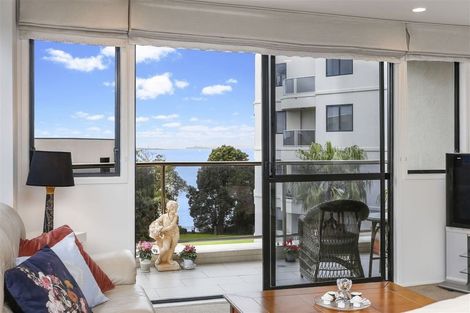 Photo of property in 4a/171 Hurstmere Road, Takapuna, Auckland, 0622