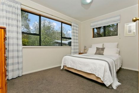 Photo of property in 2/33 Korotaha Terrace, Rothesay Bay, Auckland, 0630