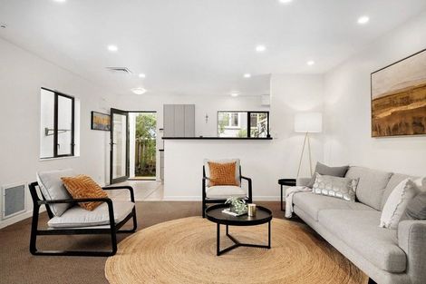 Photo of property in 4 Chamberlain Road, Karori, Wellington, 6012