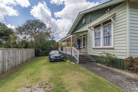 Photo of property in 15 Collingwood Road, Waiuku, 2123