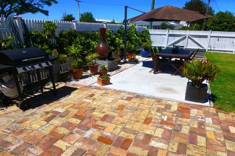 Photo of property in 6 Nelson Avenue, Northcote Point, Auckland, 0627