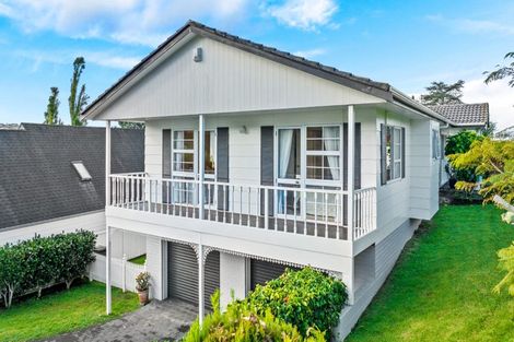 Photo of property in 2 Ravenstone Place, Chatswood, Auckland, 0626