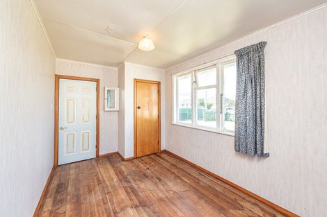 Photo of property in 27 Matipo Street, Castlecliff, Whanganui, 4501