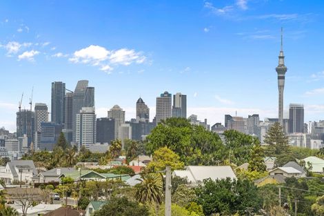 Photo of property in 4/60 Church Street, Northcote Point, Auckland, 0627