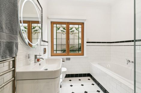 Photo of property in 60 Glen Road, Kelburn, Wellington, 6012