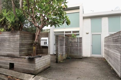 Photo of property in 23 Tiketike Way, Brooklyn, Wellington, 6021