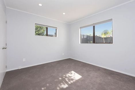 Photo of property in 1/10 Aronia Way, Goodwood Heights, Auckland, 2105