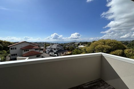 Photo of property in 7 Shearwater Rise, Rothesay Bay, Auckland, 0630