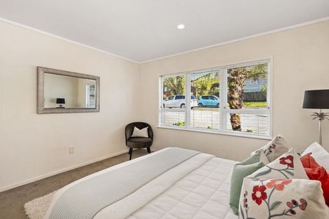 Photo of property in 1/10 Agincourt Street, Glenfield, Auckland, 0629