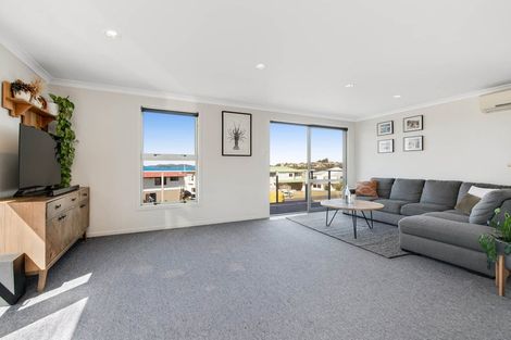 Photo of property in 4 Ngatira Place, Snells Beach, 0920