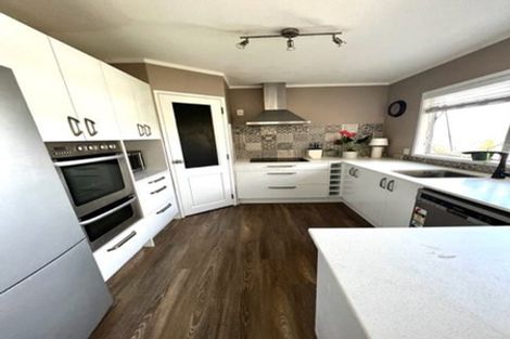 Photo of property in 1/41 Elizabeth Drive, West Harbour, Auckland, 0618