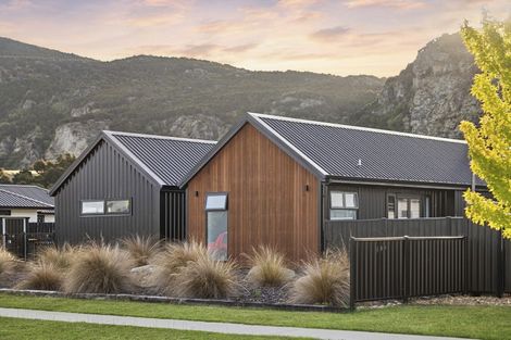 Photo of property in 54 Sherwin Avenue, Albert Town, Wanaka, 9305