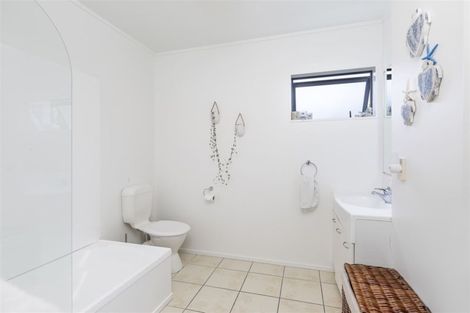 Photo of property in 1/9 Ellenbury Place, Stanmore Bay, Whangaparaoa, 0932
