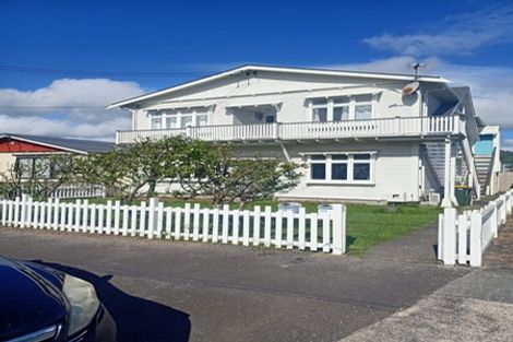 Photo of property in 28-28a Plunket Avenue, Petone, Lower Hutt, 5012