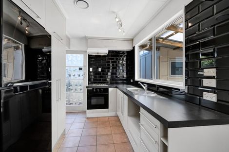 Photo of property in 28a Simons Street, Moturoa, New Plymouth, 4310