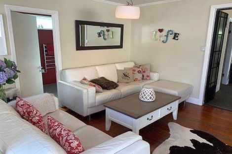 Photo of property in 19 Richmond Road, Brixton, New Plymouth, 4373