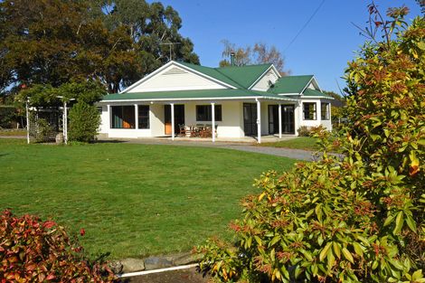 Photo of property in 16 Weld Street, Martinborough, 5711