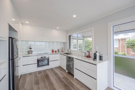 Photo of property in 2/4 Rangitoto Terrace, Milford, Auckland, 0620