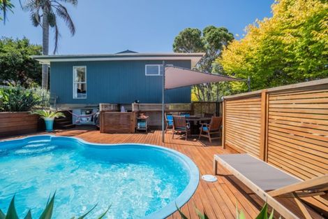 Photo of property in 1 John Downs Drive, Browns Bay, Auckland, 0630