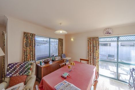 Photo of property in 5 Montague Way, Taradale, Napier, 4112