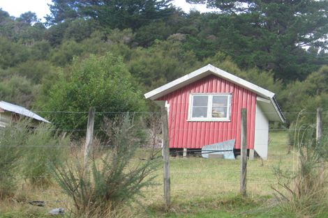 Photo of property in 362 Moores Valley Road, Wainuiomata, 5373