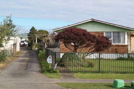 Photo of property in 15 Woburn Street, Mangere East, Auckland, 2024