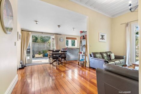 Photo of property in 106 Jellicoe Street, Martinborough, 5711