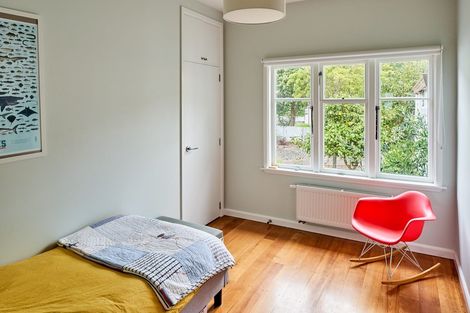 Photo of property in 30 Pukatea Street, Eastbourne, Lower Hutt, 5013