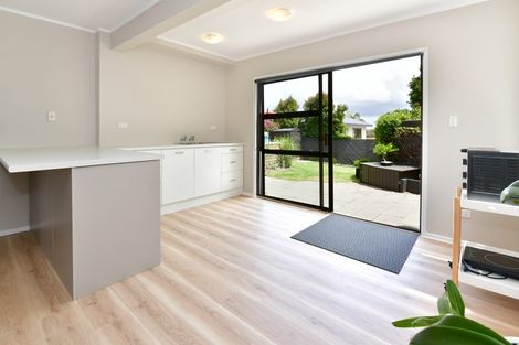 Photo of property in 73b Vipond Road, Stanmore Bay, Whangaparaoa, 0932