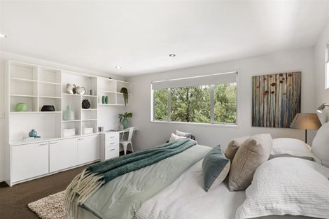 Photo of property in 9 Garmons Way, Castor Bay, Auckland, 0620