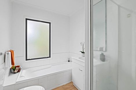 Photo of property in 7a Erica Road, Sunnynook, Auckland, 0620